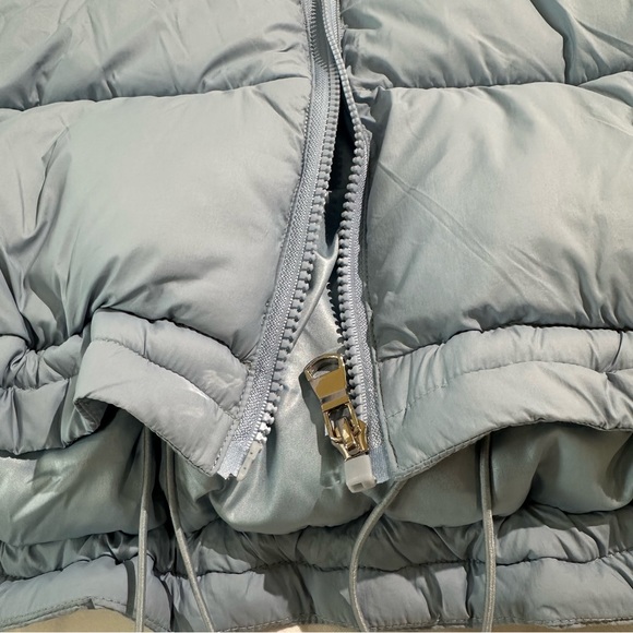 *New*Light blue Cropped Puffer Jacket size small - Picture 9 of 12